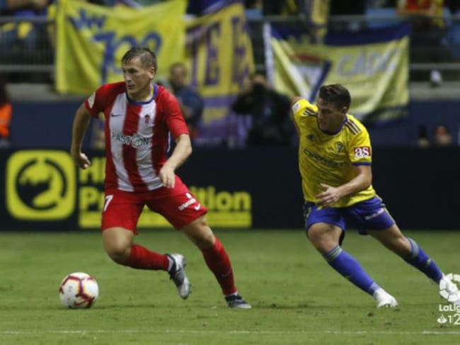 Robin Lod controla un balón en el Carranza.