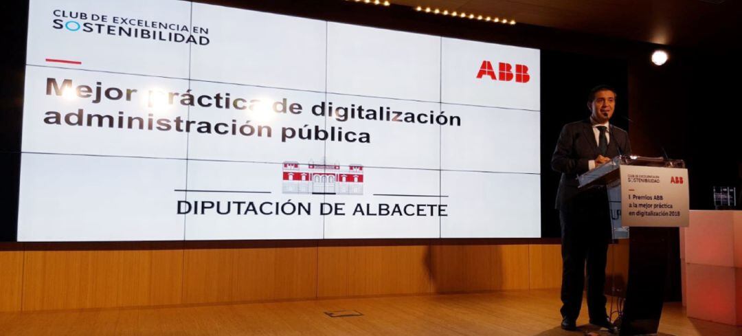 El presidente de la institución provincial, Santiago Cabañero, recogió el premio en Madrid