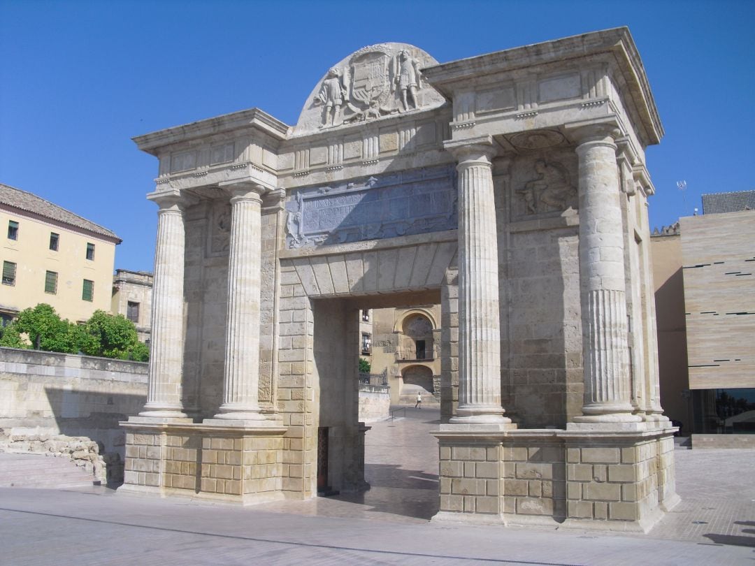 Puerta del Puente, levantada en honor a Felipe II. Córdoba