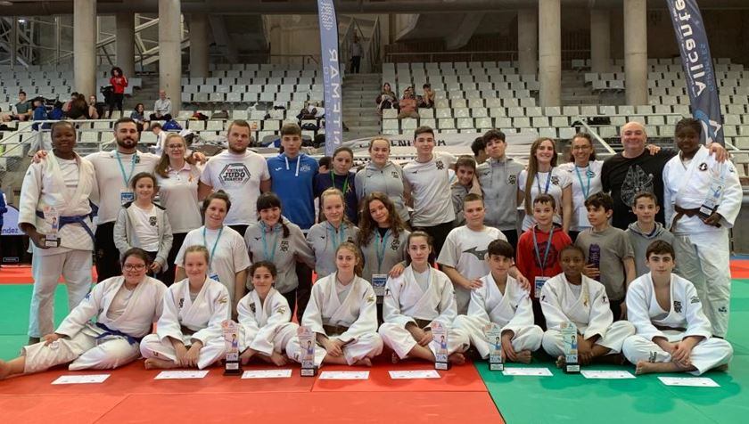 Deportistas del Club Judo Altoaragón en Alicante