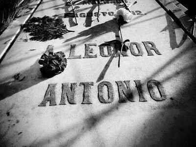 Tumba de Leonor Izquierdo en el cementerio de Soria.