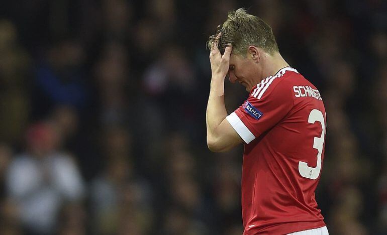 Bastian Schweinsteiger se lamenta en un partido con la camiseta del Manchester United