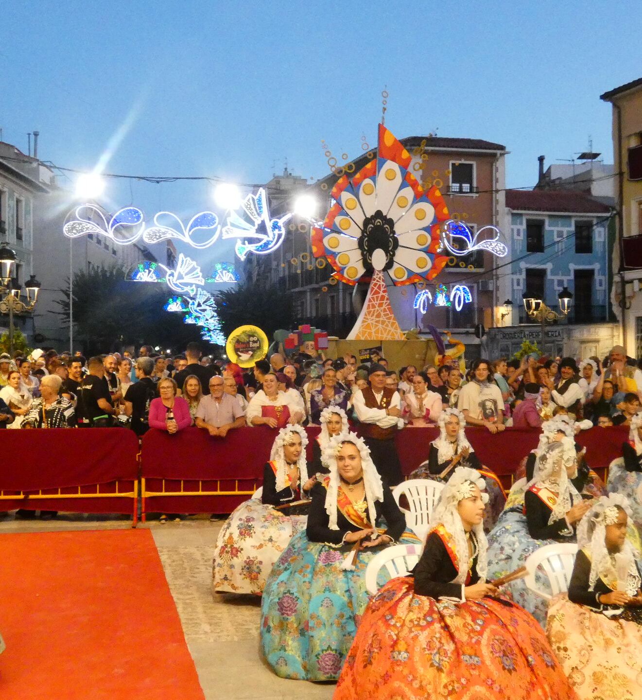 La Plaza del Ayuntamiento de Elda durante la entrega de Premios del Ninot de Fallas de Elda 29023