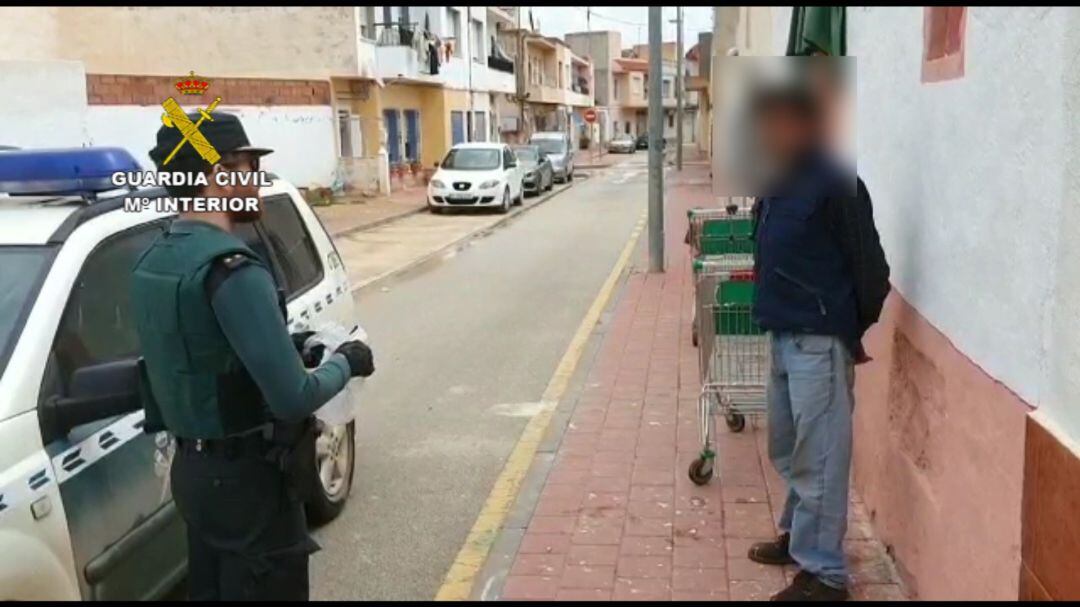 Imagen del detenido por la Guardia Civil