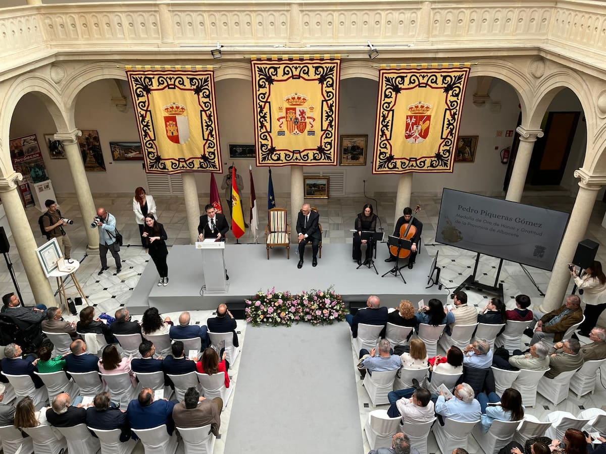 El periodista Pedro Piqueras recibe la Medalla de Oro de la Provincia de Albacete
