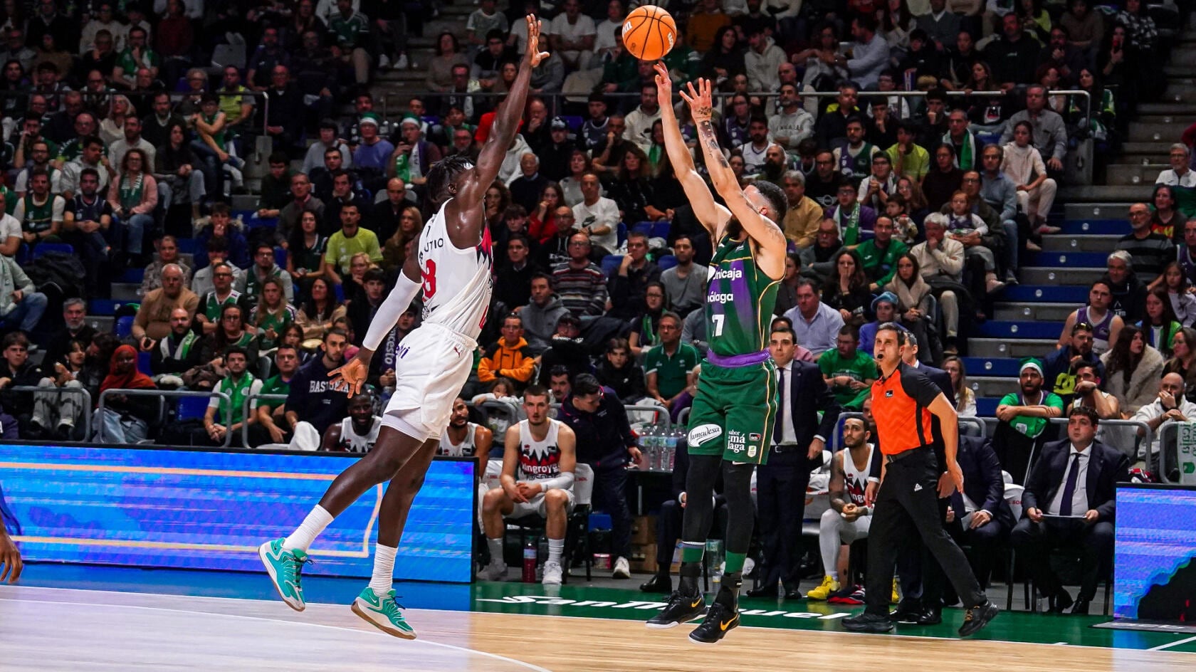 El alero dominicano del Unicaja Chris Duarte, máximo anotador de su equipo en el partido contra el Baskonia