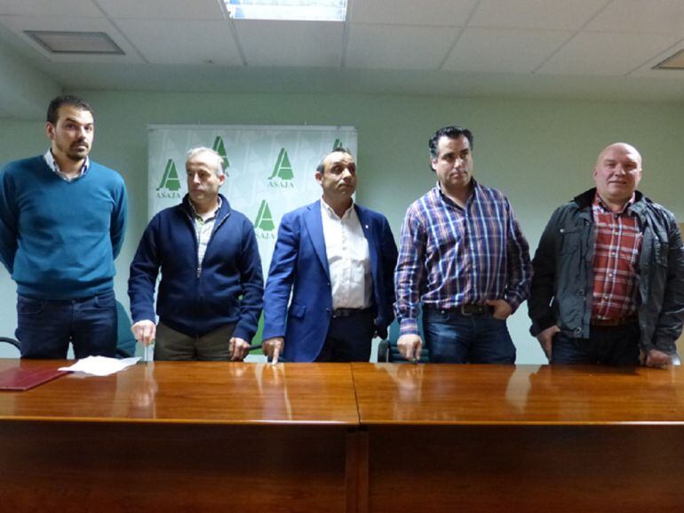 Junta Directiva de ASAJA Palencia con su presidente, Honorato Meneses, en el centro