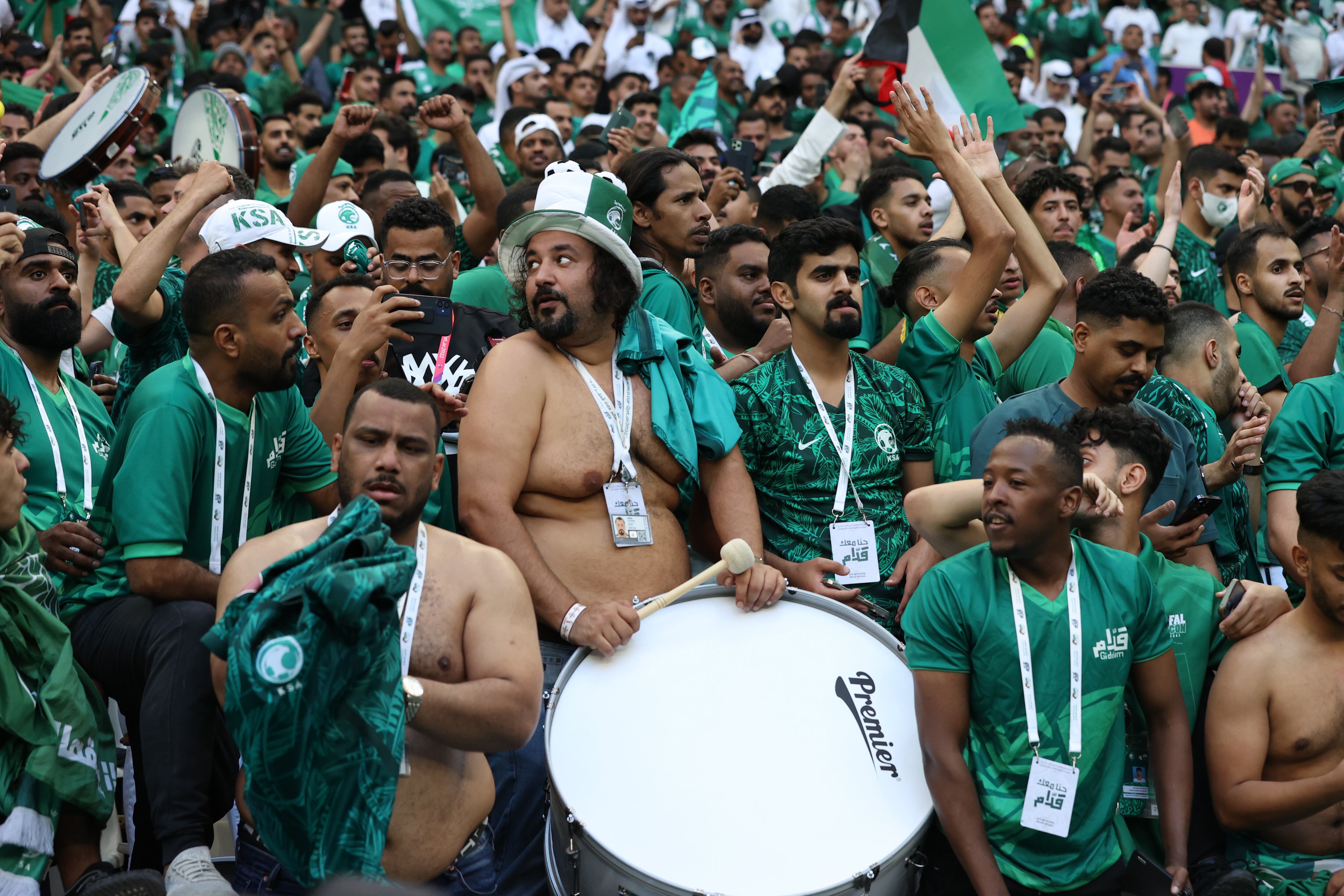 Seguidores de Arabia Saudí en la grada del estadio de Qatar