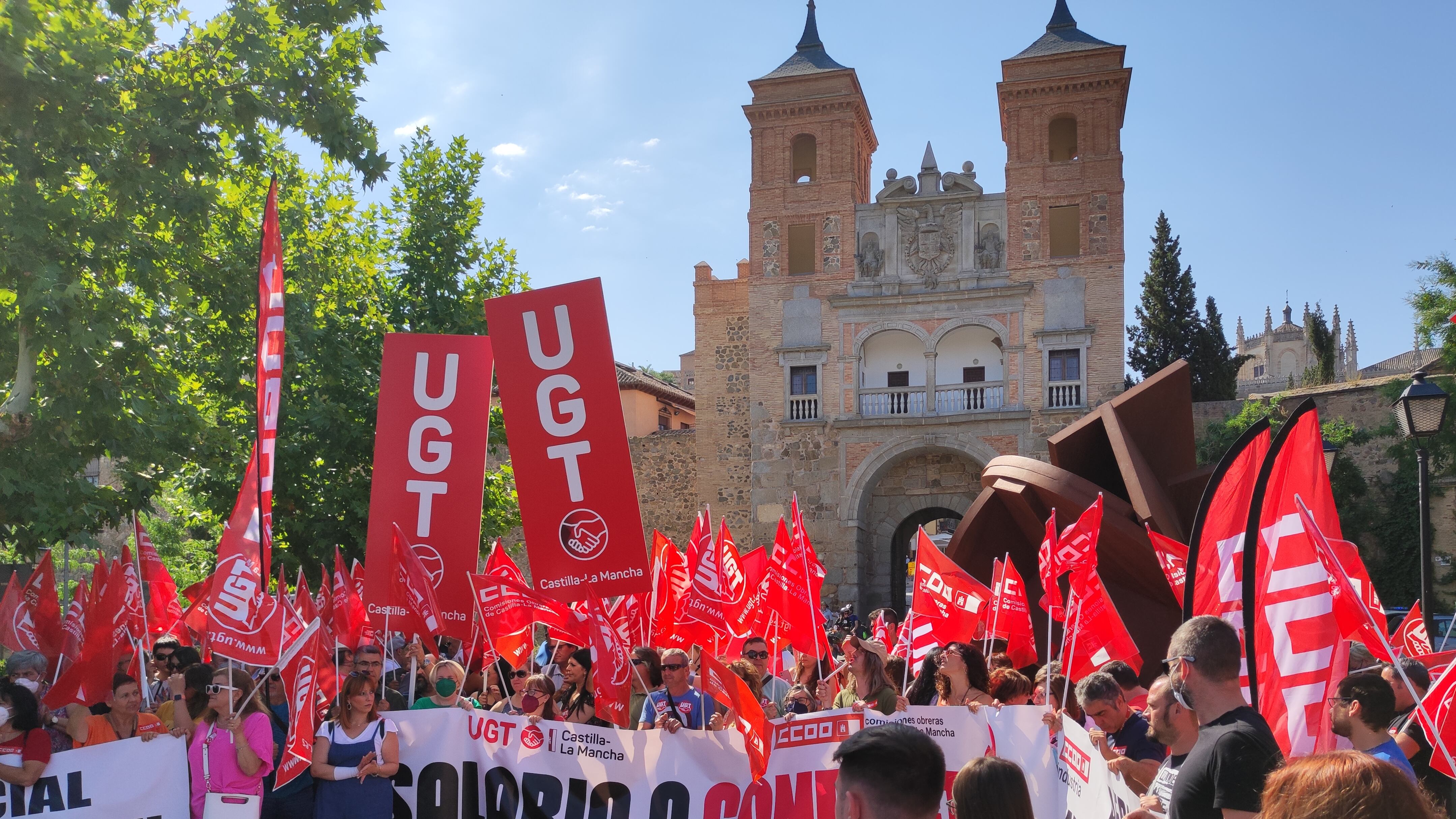 En Toledo se han manifestado frente a la sede de FEDETO