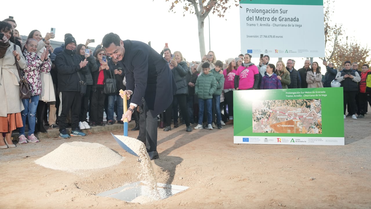 El presidente de la Junta, Juanma Moreno, pone la primera piedra de la ampliación del metro de Granada en Churriana de la Vega