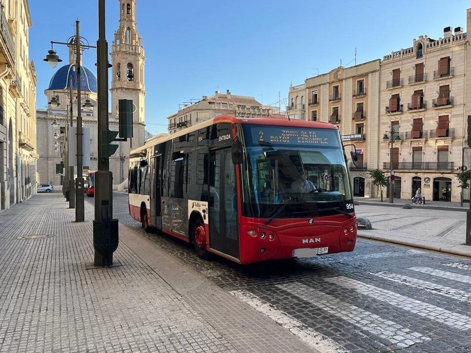 Las líneas de autobús urbano registran un incremento de pasajeros entre enero y mayo de 2023.