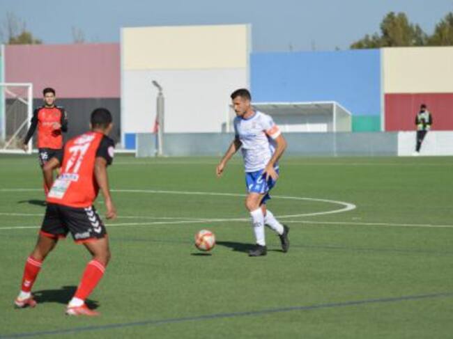 El capitán del Xerez CD Álex Colorado en el Manuel Polinario