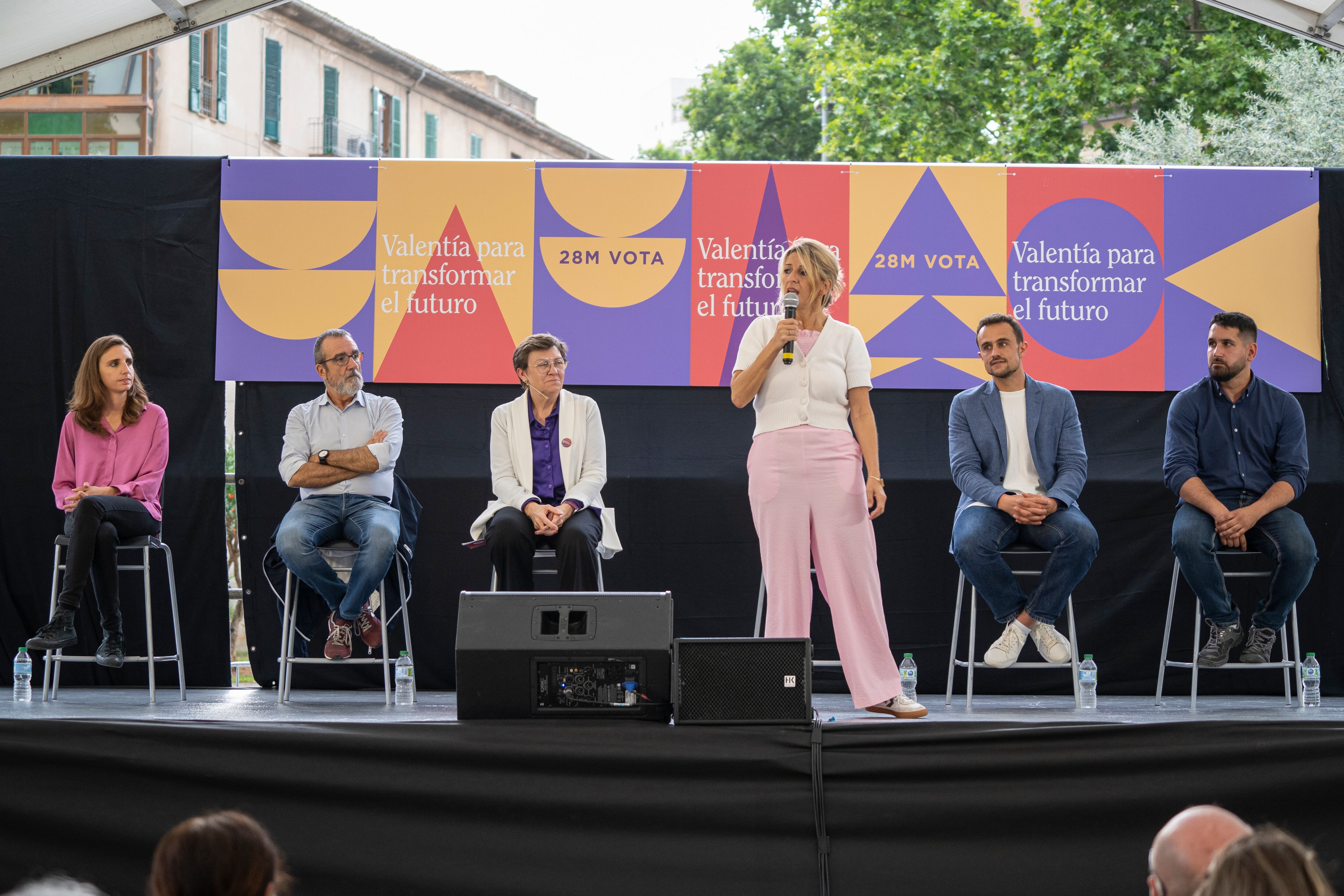 PALMA DE MALLORCA, 25/05/2023.- La vicepresidenta segunda y ministra de Trabajo y Economía Social, Yolanda Díaz (c), participa en un acto de Unidas Podemos en Palma de Mallorca. EFE/ Cati Cladera
