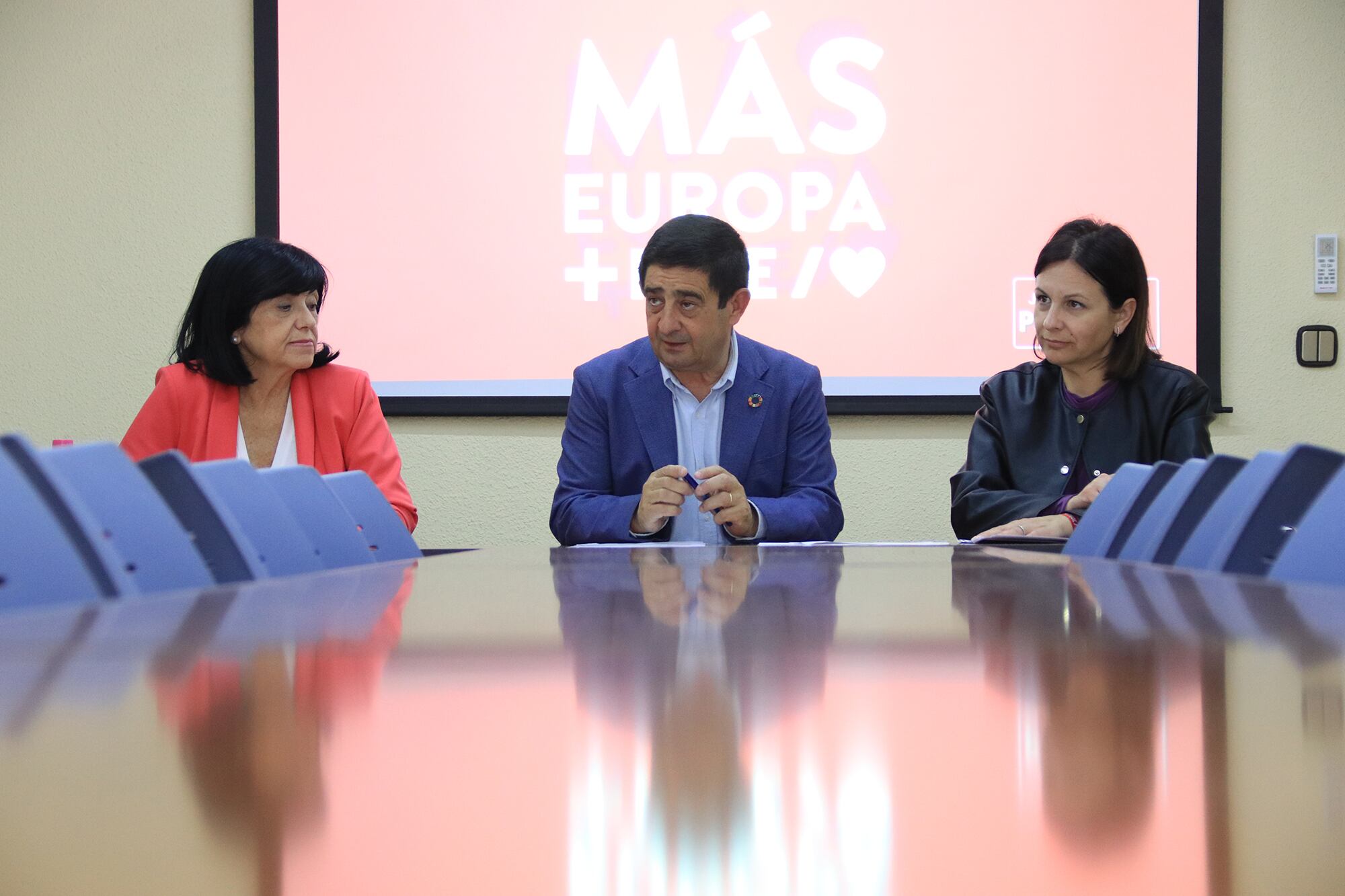 De izquierda a derecha, Francisca Medina, Francisco Reyes e Isabel Uceda, presidenta, secretario general y secretaria de organización del PSOE de Jaén, respectivamente.