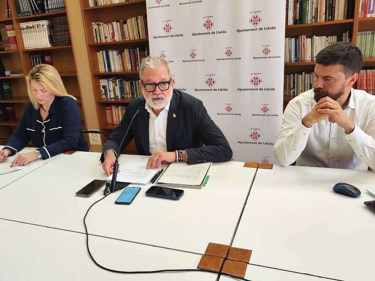 Larrosa lamenta que es paguin bitllets d'autobús a subsaharians per venir a Lleida