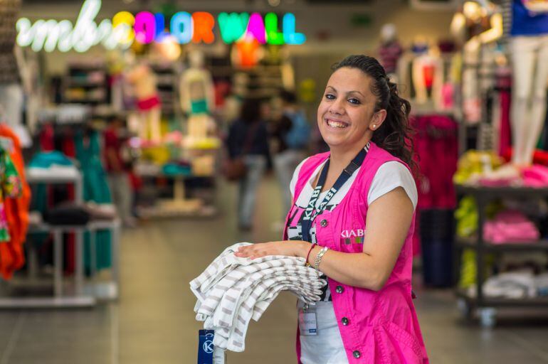 Mujer gitana en su puesto de trabajo