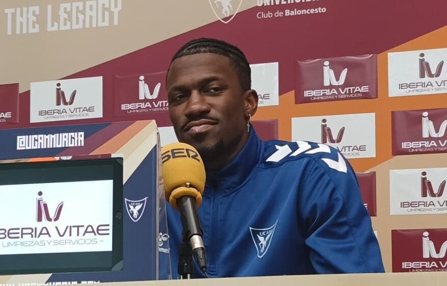 Dylan Ennis en la sala de prensa del Palacio