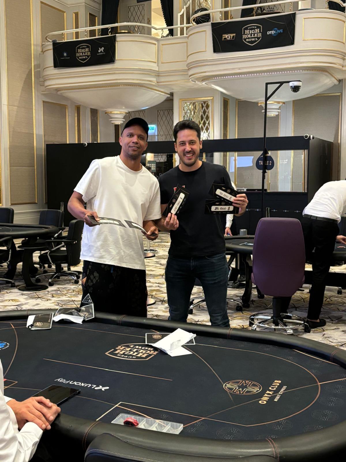 Adrián Mateos y Phil Ivey en Chipre del Norte