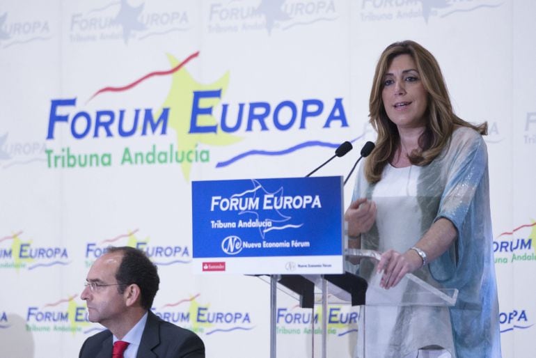 GRA358. MÁLAGA, 11/05/2015.- La presidenta en funciones de la Junta de Andalucía, Susana Díaz, durante su intervención en la presentación de la candidata del PSOE a la alcaldía de Málaga, María Gámez, hoy en el Forum Europa celebrado en la capital malagueña . EFE/Jorge Zapata