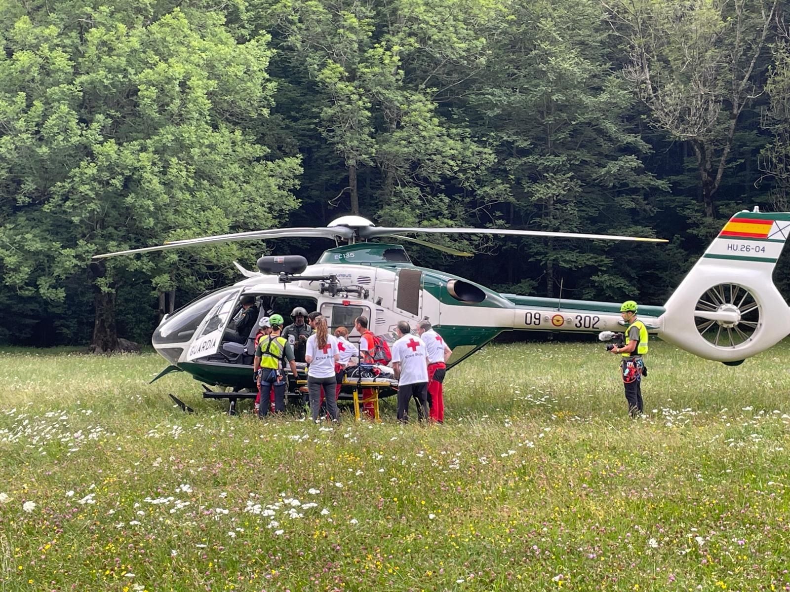 Cruz Roja durante un rescate en Ordesa