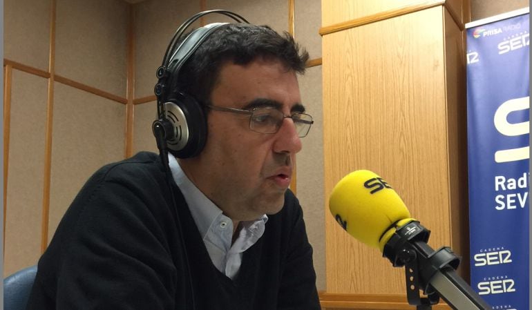 Mario Jiménez, portavoz de la gestora del PSOE en los estudios de Radio Sevilla.