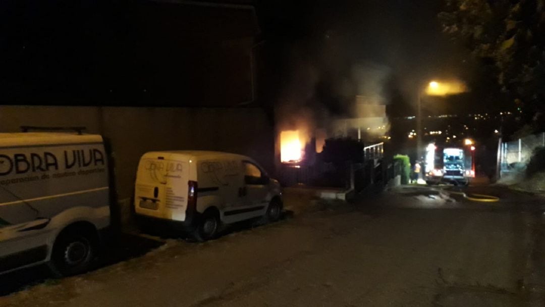 Las llamas se propagaron con rapidez.