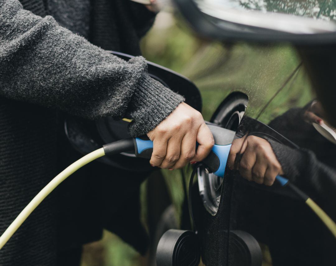 Además de la línea de vehículos eléctricos, se aprueba otra para puntos de recarga