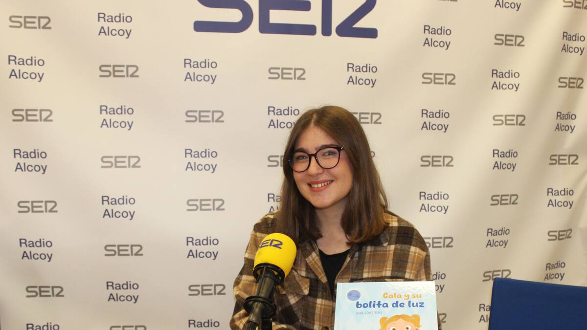 Laura Gómez presenta su primer libro 'Gala y su bolita de luz' para, a la vez, dar a conocer su enfermedad rara
