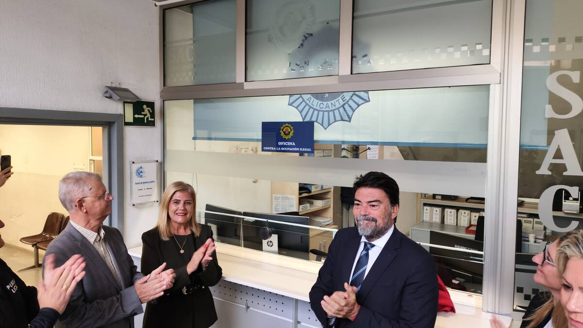 Ana Barceló, portavoz del PSOE en Alicante, critica que la ofician antiocupación no ha tenido actividad en ocho meses "porque solo era un chiringuito para alertar a la ciudadanía de un problema que no existe"