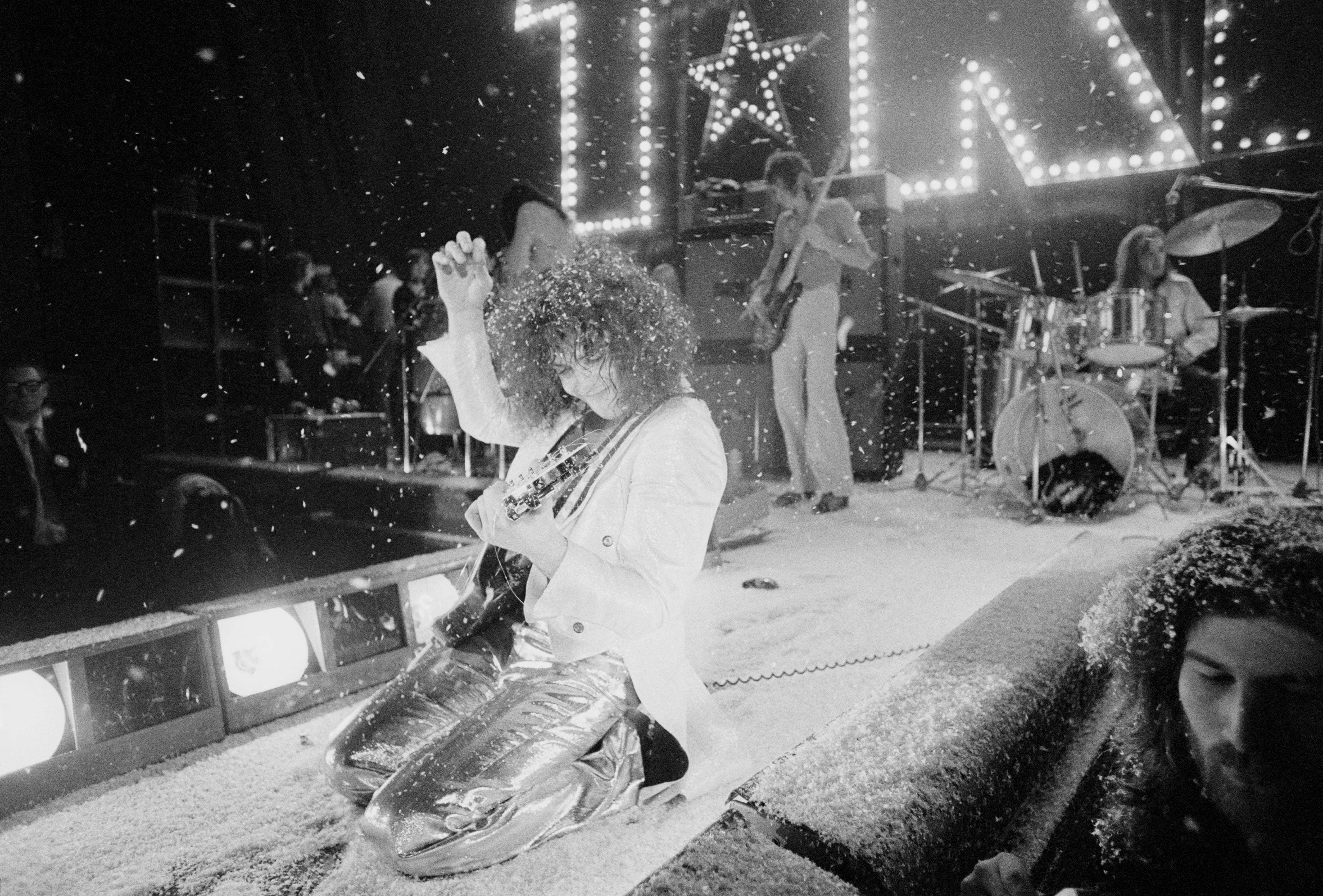 Marc Bolan (1947 - 1977) durante un concierto en Londres en 1972