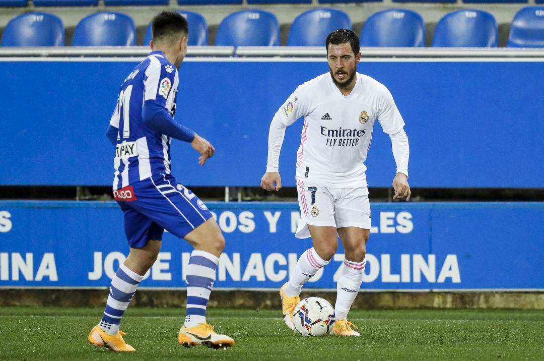 Hazard, en un partido con el Real Madrid