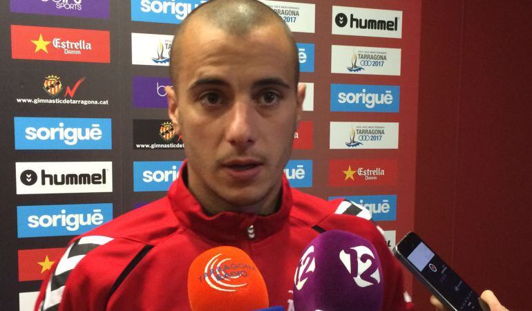 Sergio Tejera atén als mitjans de comunicació.