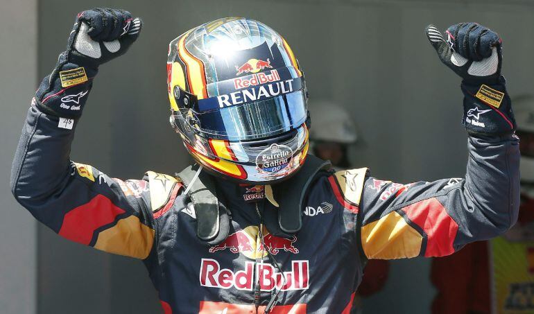 GRA254. MONTMELÓ (BARCELONA), 09/05/2015. El piloto español del equipo Toro Rosso Carlos Sainz jr. tras la cuarta sesión de entrenamientos del Gran Premio de España de Fórmula Uno, celebrado hoy en el Circuito de Catalunya en Montmeló (Barcelona). EFE/And