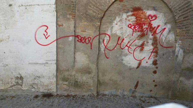 Pintada en una zona histórica del Albaicín (Granada)