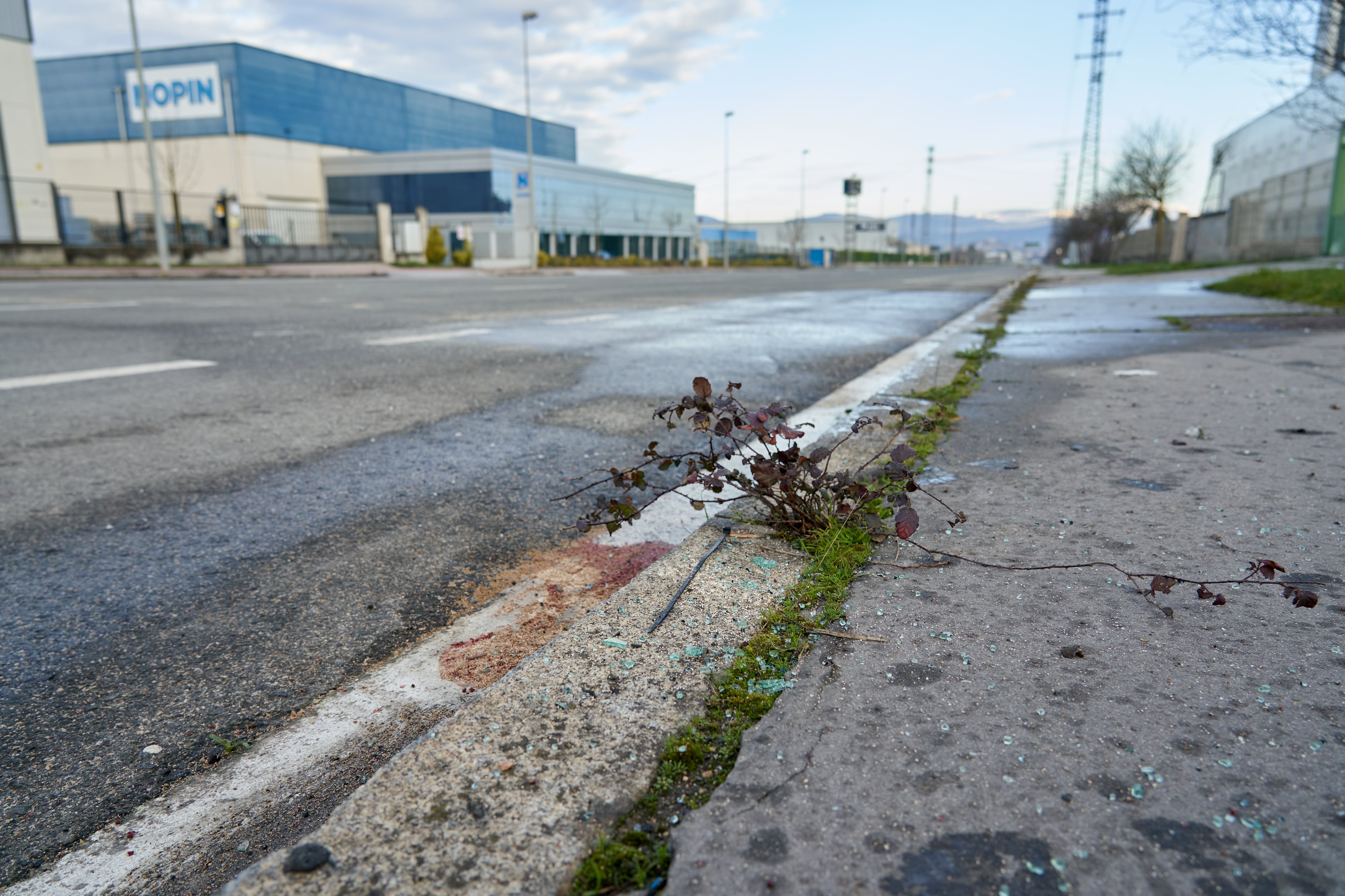 Dos jóvenes fallecieron en un choque entre dos coches en un polígono industrial de Vitoria