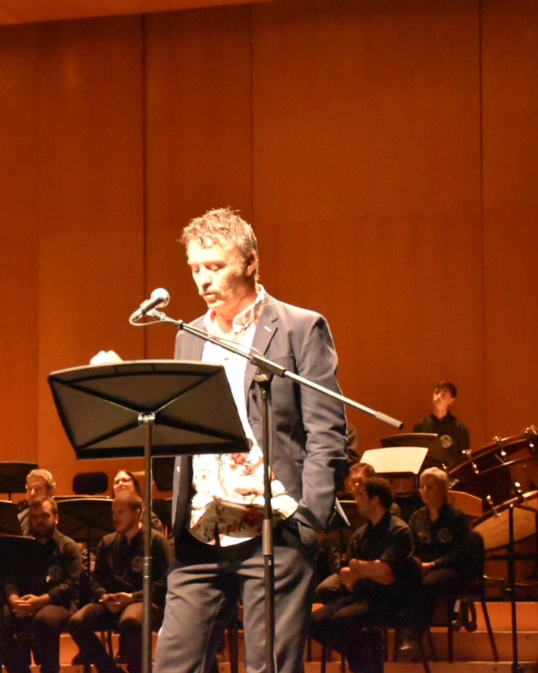 L&#039;actor alcoià Pep Sellés llegint el manifest del 9 d&#039;Octubre d&#039;Alcoi.