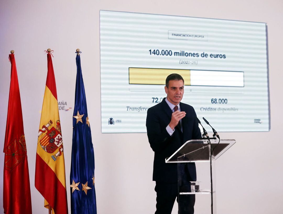 El presidente del Gobierno, Pedro Sánchez, durante su intervención en el palacio de Congresos Baluarte, donde ha presentado &quot;España Puede&quot;