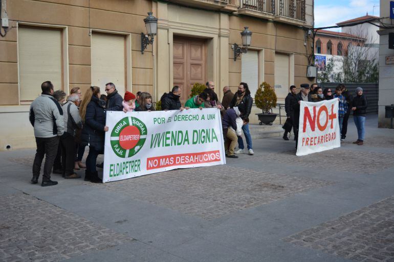 Varios colectivos se han manifestado en contra de la precariedad en Elda