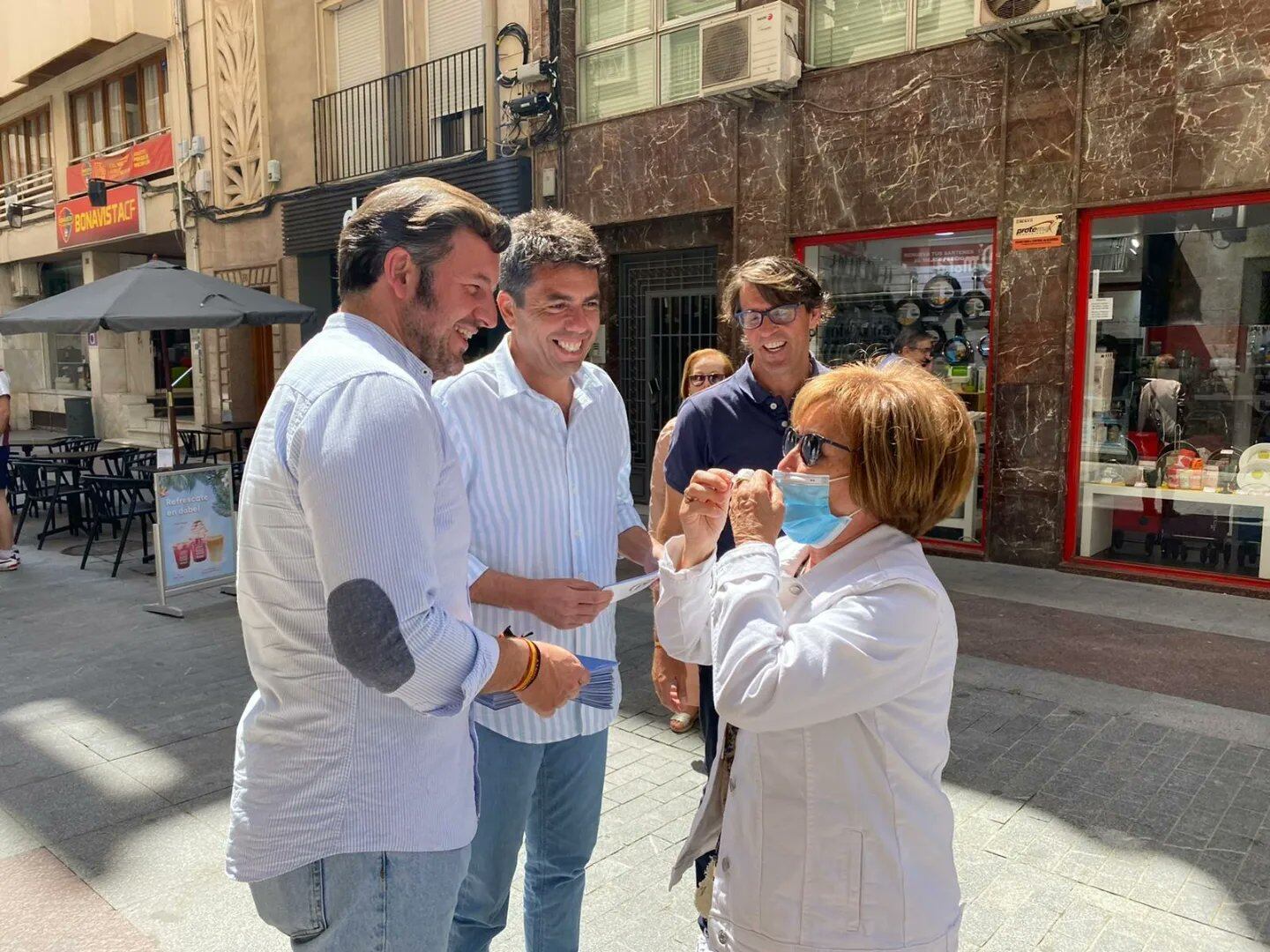 Carlos Mazón este sábado en Elche explicando la propuesta fiscal del PPCV