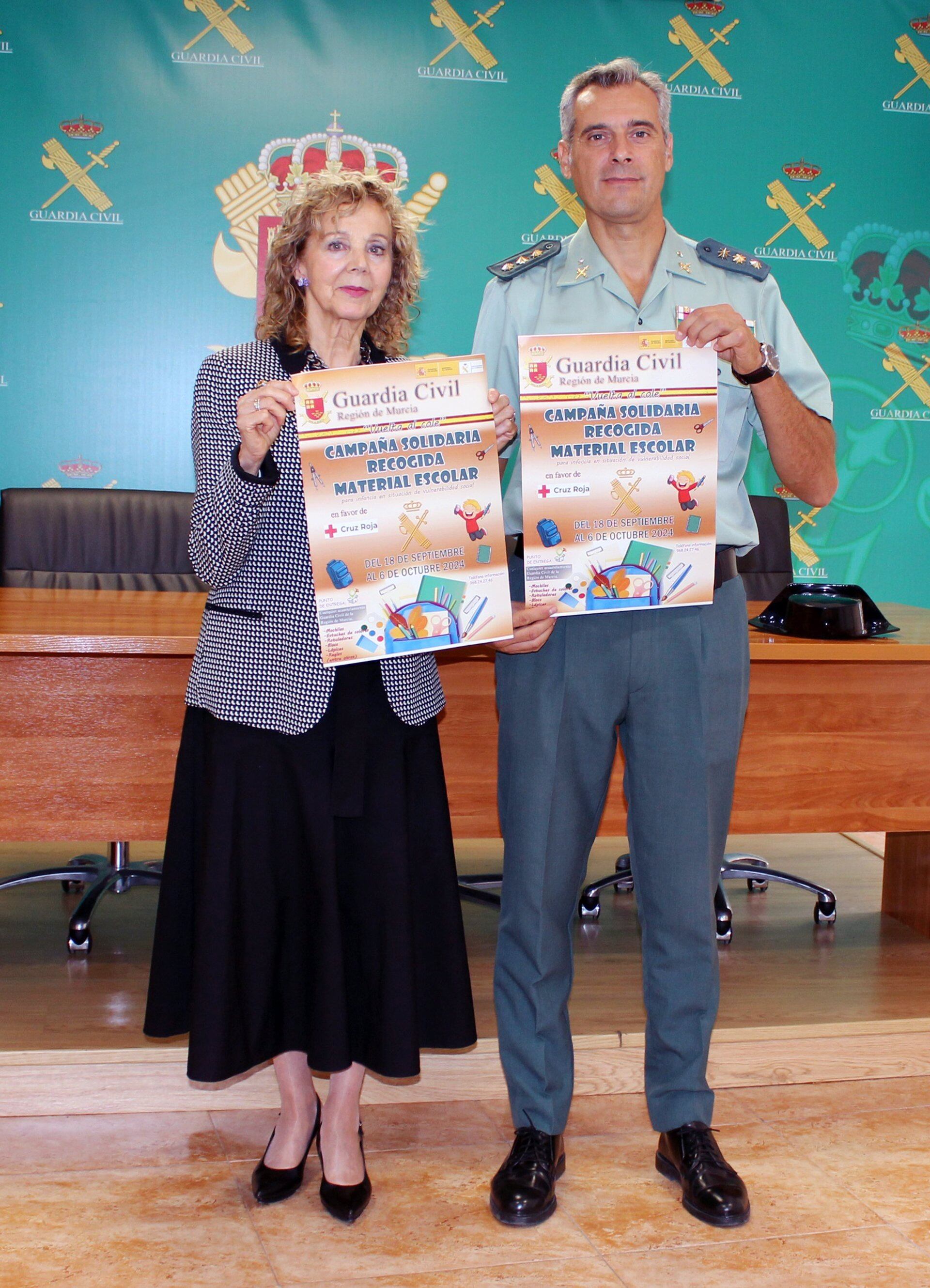 18/09/2024 El coronel Jefe de la Guardia Civil, Francisco Pulido, acompañado por la presidenta de la Cruz Roja de la Región de Murcia, Maite Sánchez, presentan la campaña solidaria de recogida de material escolar para niños en situación de vulnerabilidad.

La Guardia Civil ha puesto en marcha una campaña solidaria de recogida de material escolar que se extenderá hasta el próximo de 6 de octubre en los acuartelamientos de la Región de Murcia, según informaron fuentes de la Benemérita en un comunicado.

ESPAÑA EUROPA MURCIA SOCIEDAD
GUARDIA CIVIL
