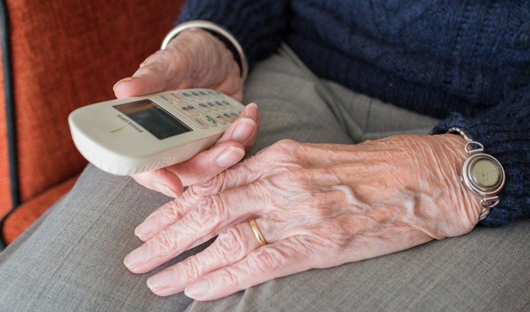 La policía municipal puede llevar dinero del banco a los mayores que lo soliciten en el teléfono de la policía municipal