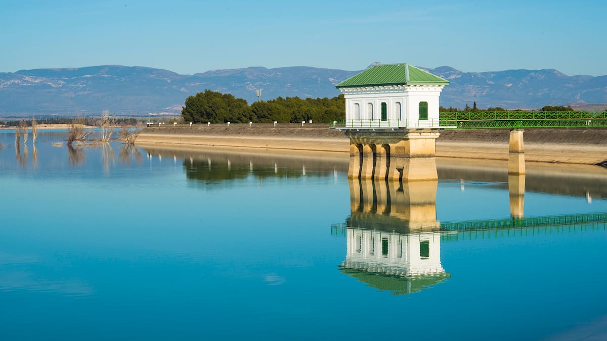 Los embalses continúan con grandes cantidades de agua