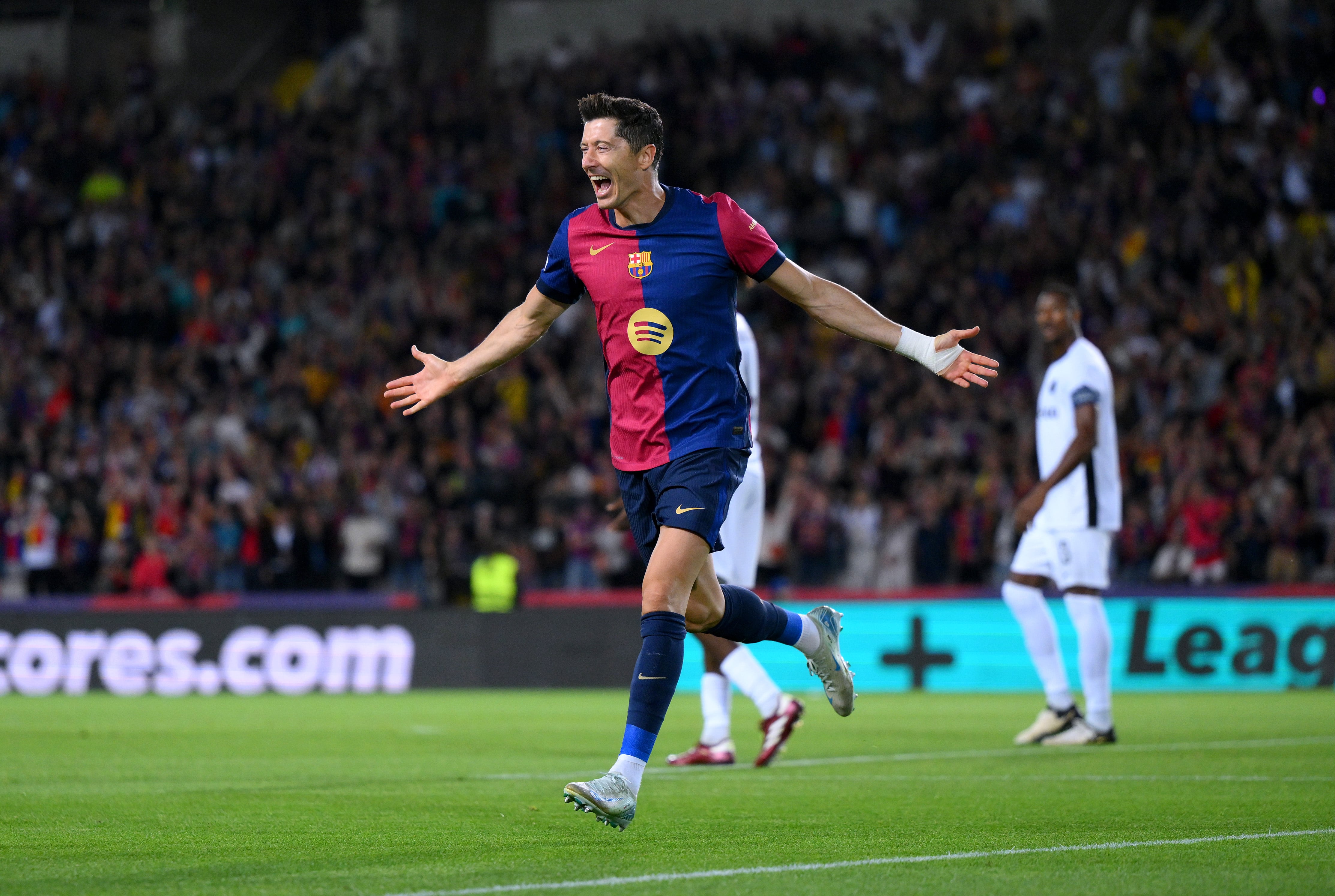 Robert Lewandowski celebra su primer gol ante el Young Boys