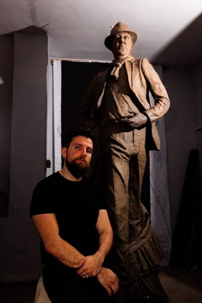 Guillermo Navarro Barba, escultor onubense