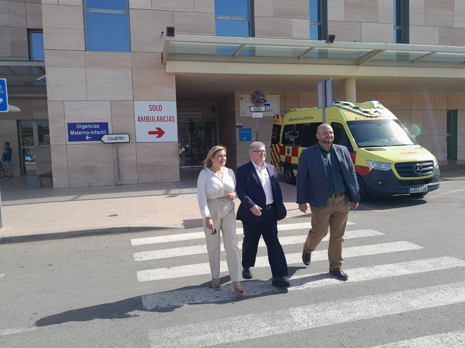 Pepe Vélez, líder del PSRM, durante su visita al Hospital de Santa Lucía de Cartagena.