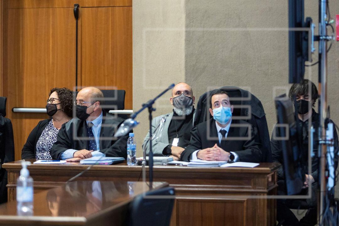 Ali Brancal, Enric Nomdedeu y Miquel Torres (de izquierda a derecha en la segunda fila)