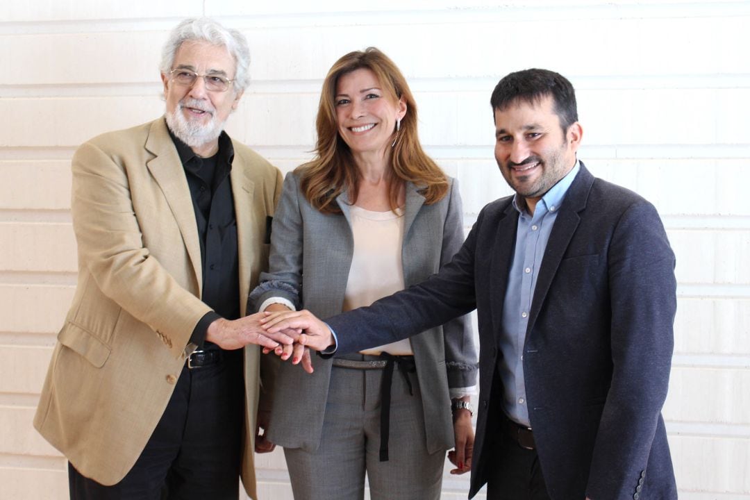 Plácido Domingo, Susana Lloret, presidenta del Patronato de Les Arts, y Vicent Marzà, conseller de Cultura