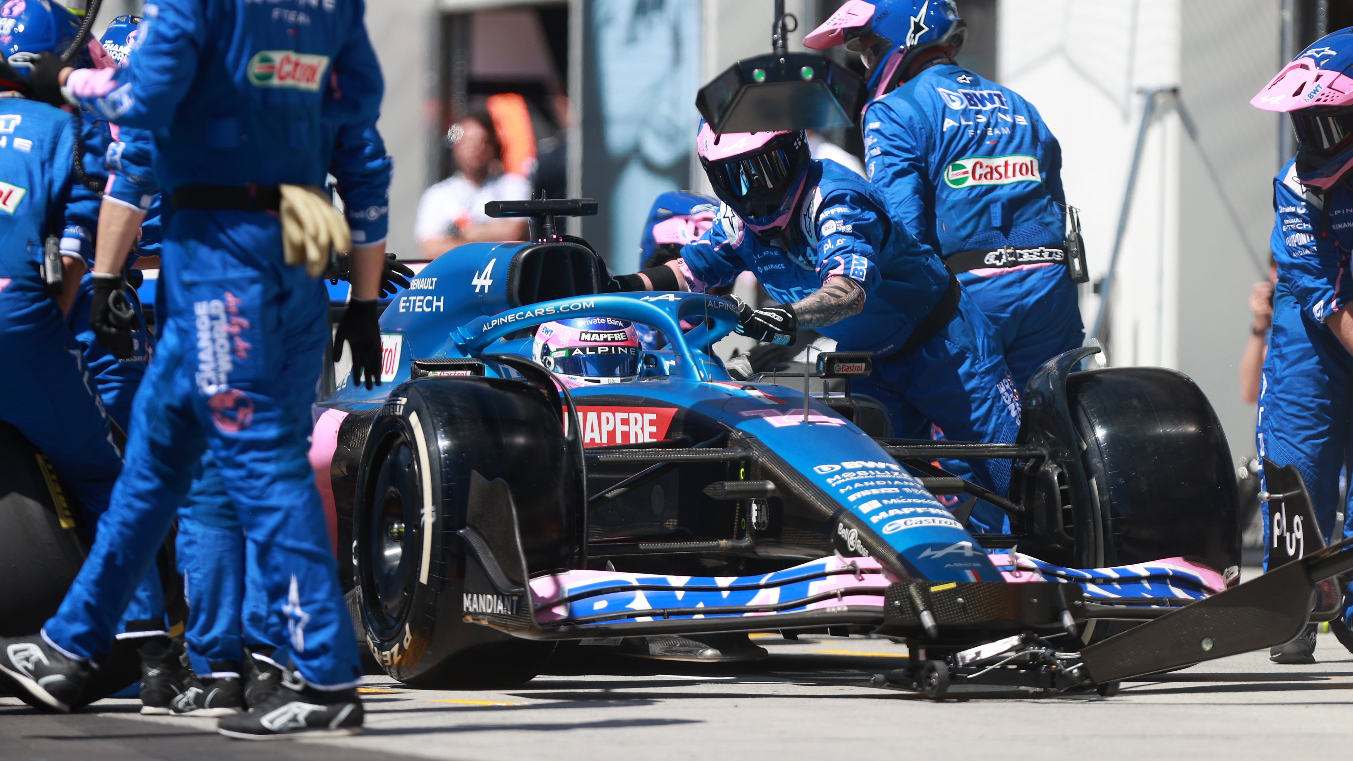 Fernando Alonso, en una parada en boxes de Canadá