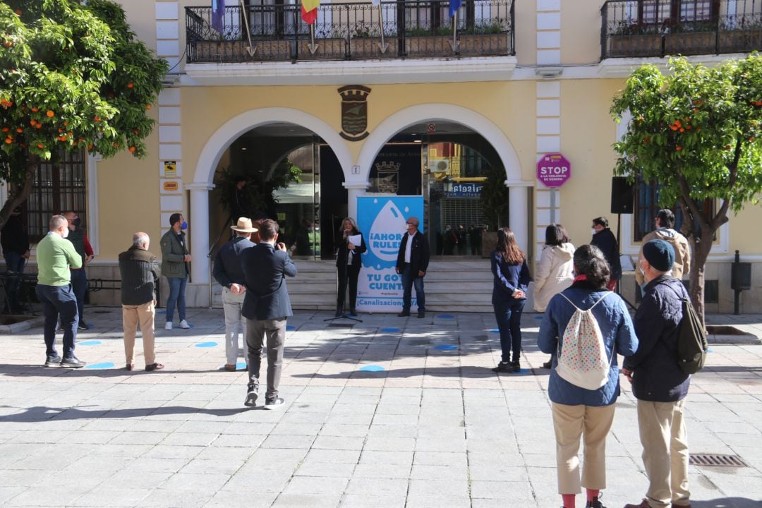 Trinidad Herrera, alcaldesa de Almuñécar, durante la presentación de la campaña reivindicativa de Rules