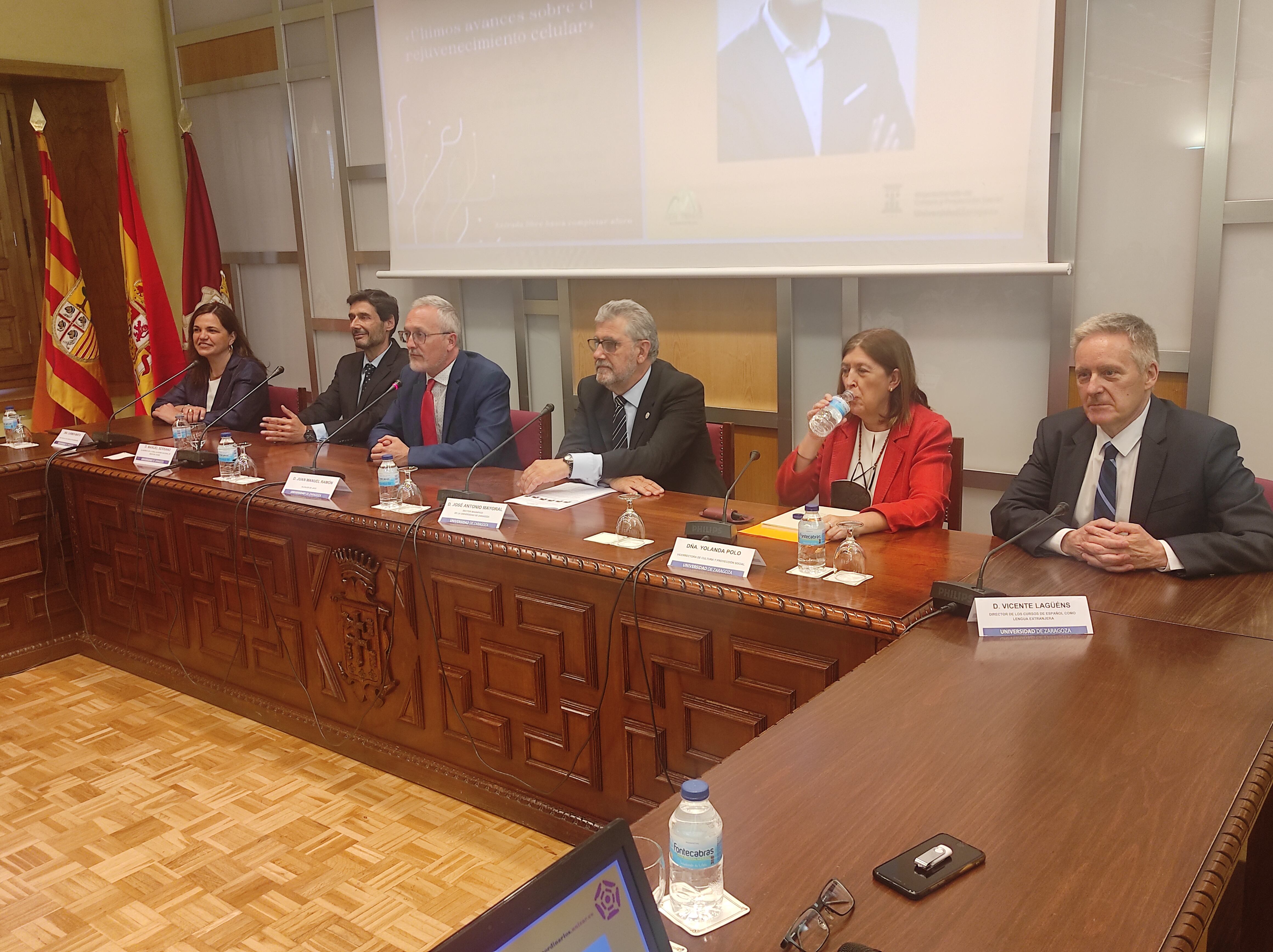 El científico Manuel Serano pronunciaba la conferencia inaugural de los cursos de verano de Jaca